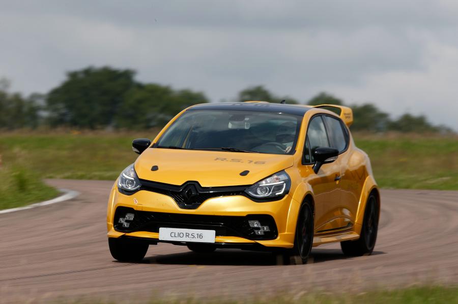  Renault Clio R.S.16 Concept 2016 года  (фото 22 из 54)